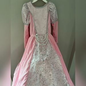 Dream play princess dres size 5/6 with cape.